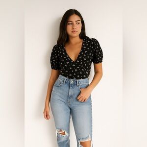 Zara High-Rise Distressed‎ Jeans | Size 6